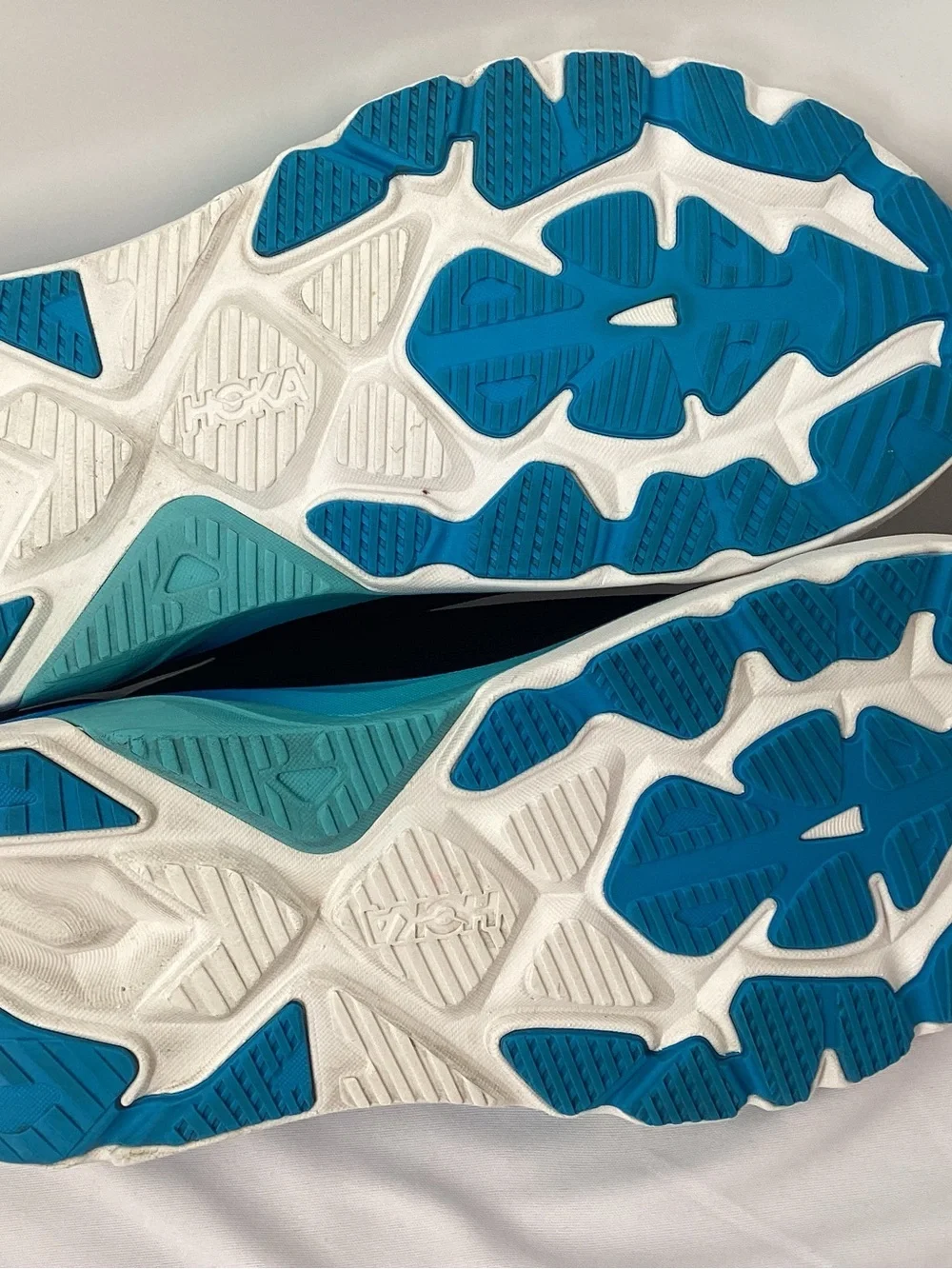 Hoka Arahi 8 Running Sneakers